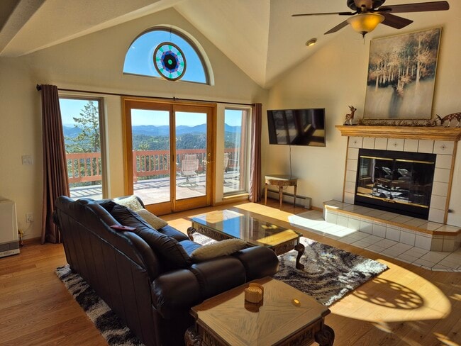 Photo - 1096 Aspen Dr