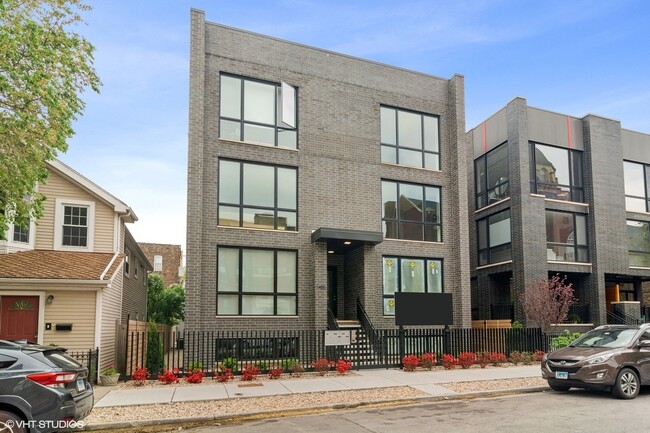 Building Photo - 1455 W Superior St Unit 2E