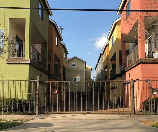 Photo - 4338 Spencer St
