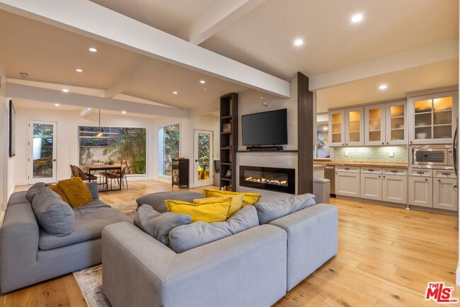 Photo - 7473 Mulholland Dr