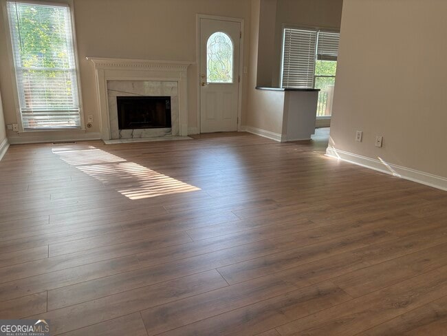 Photo - 4747 Julian Way