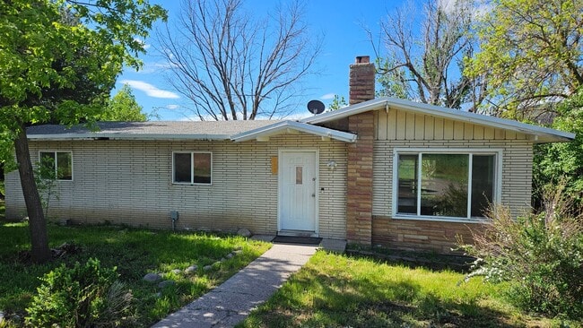Building Photo - Country Living Close to Town Rental