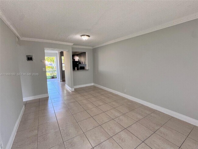 Photo - 95 NE 41st St Unidad L174