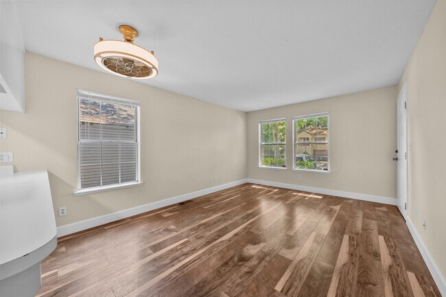 Photo - 321 T St