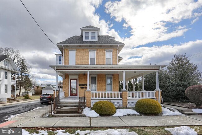 Building Photo - 50 E Maple St Unit 3 Rental