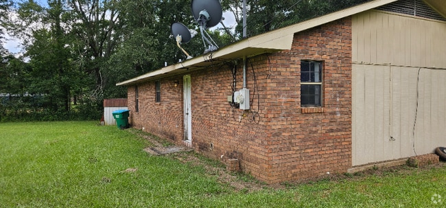 Building Photo - 135 Cedar St Rental