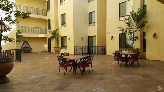 Building Photo - 6938 Laurel Canyon Blvd Unit 2 Rental