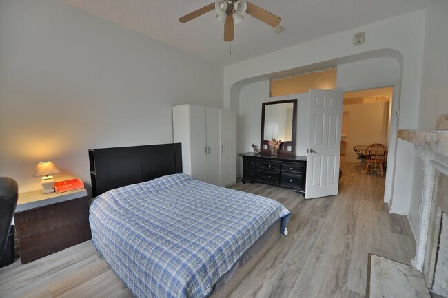Photo - 900 Sherbrooke St W Unit 12