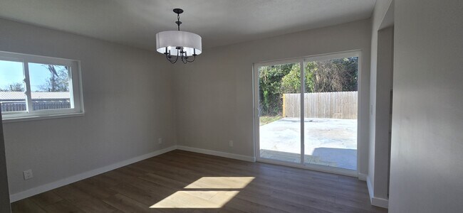 Photo - 802 W 17th St