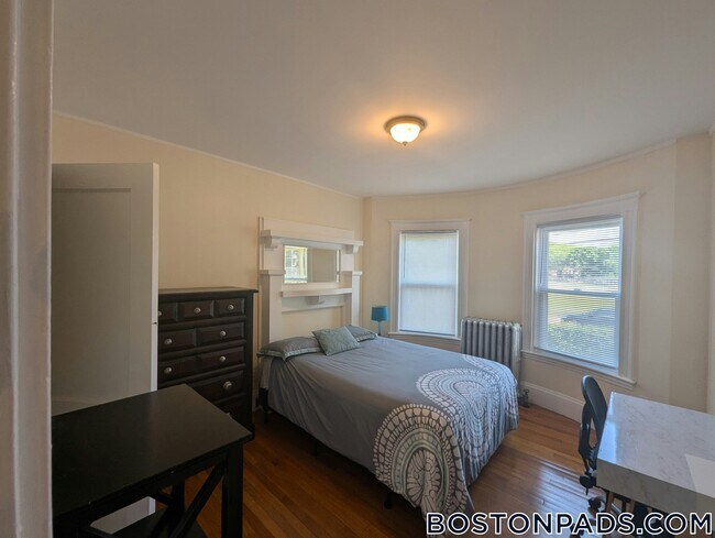 Photo - 27 Bourneside St Unit 1