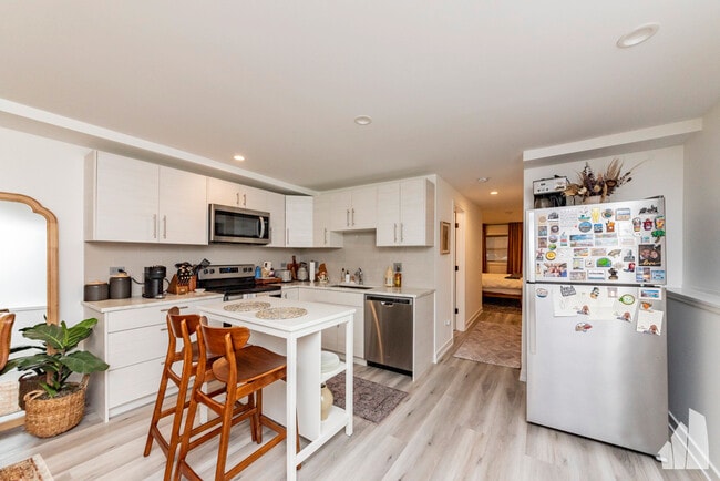 Photo - 812 S Oakley Blvd Unit 1