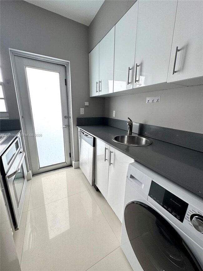 Photo - 1604 Drexel Ave Unidad 107