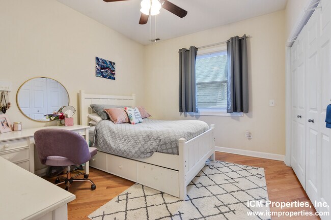 Photo - 1438 W Belmont Ave Unit 3