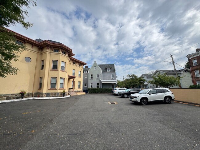 169 Olive St Unit 3R