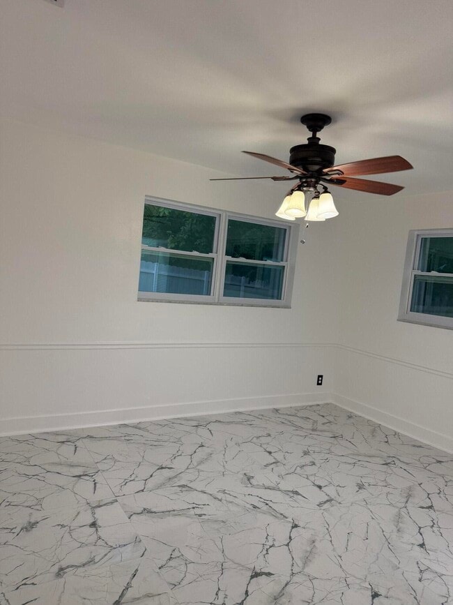 Photo - 415 SW 8th St