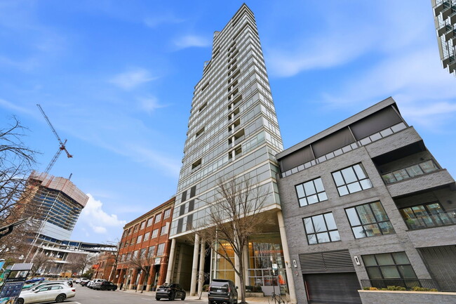 Building Photo - 510 W Erie St Unit 1305