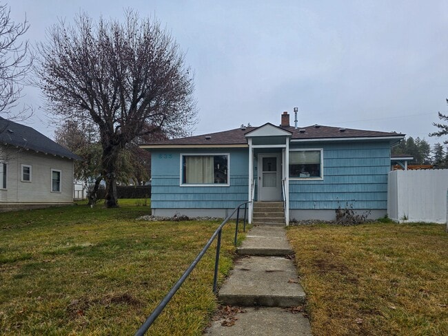 Photo - 635 S Cedar St