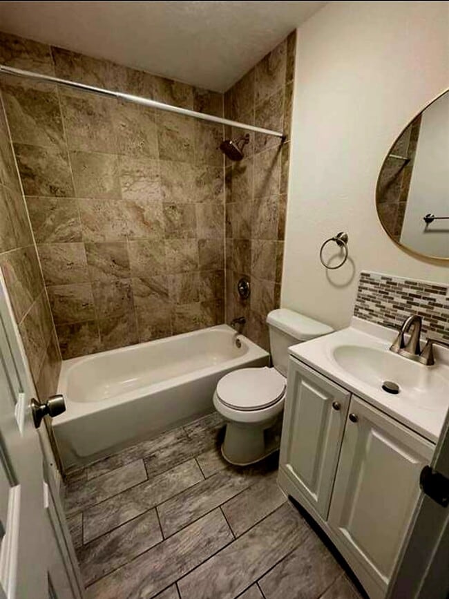 Bathroom - 1911 E Poinsettia Ave Unit Main
