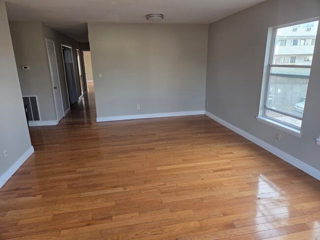 Photo - 37 Greenwich Ave Unit 1-12