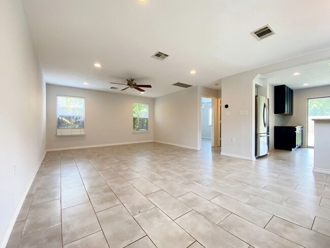 Photo - Spacious 4 Bed 3 Bath Rental with Modern T...