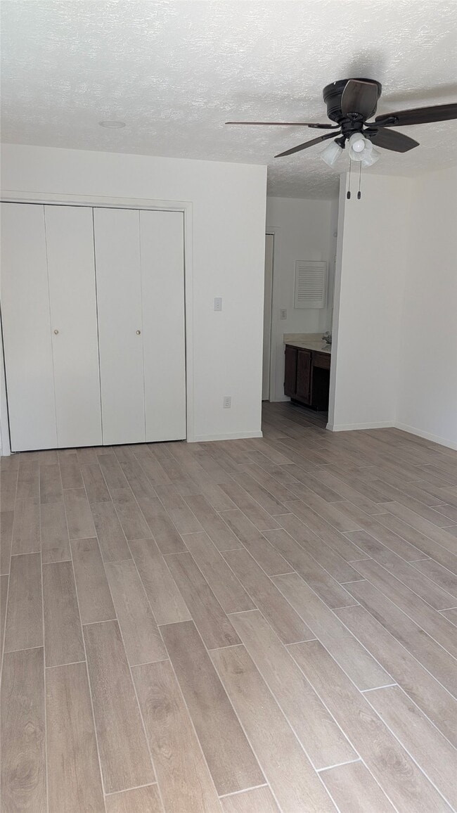 Building Photo - 10619 Staghill Dr Rental