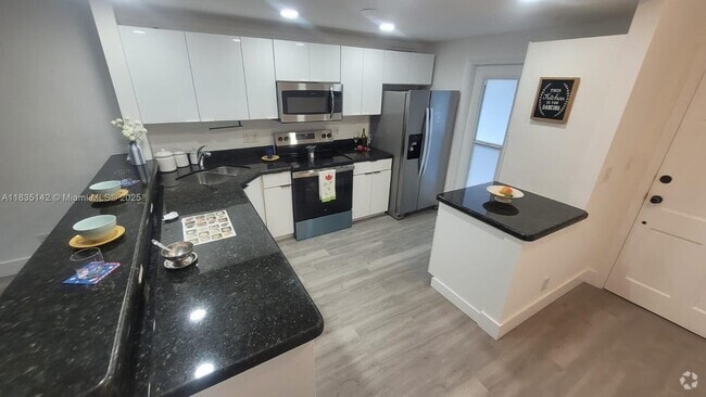Building Photo - 1100 Pine Dr Unit 101 Rental