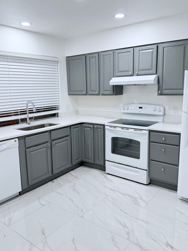 Building Photo - 155 Sheeler Ave