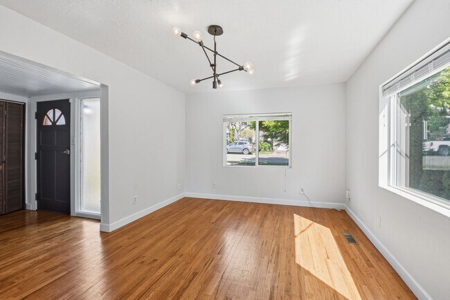 Photo - 2bd/1ba Kirkland Home