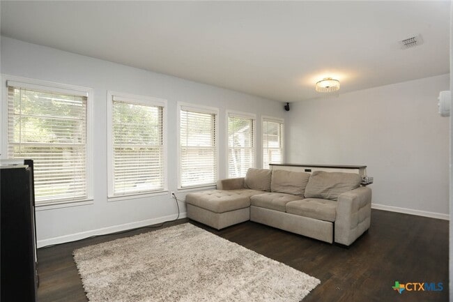 Photo - 621 Hackberry St