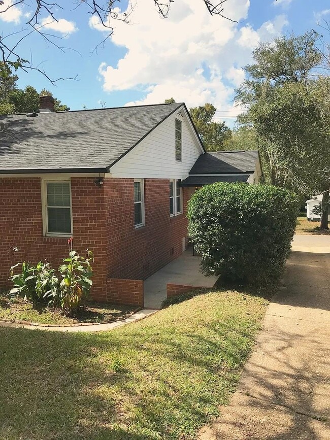 Photo - 611 Gunter St