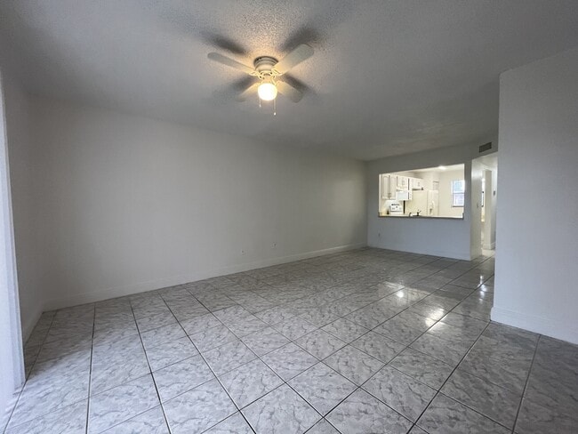 Photo - 842 NE 209th St