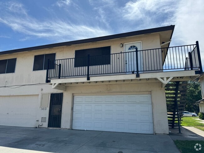 Building Photo - Two Bedroom Condo In Loius Park Estates