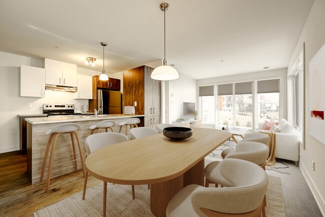 Photo - 2540 Rue Maurice-Savoie Unit 1Bedroom+Den