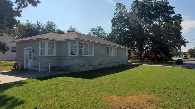 Photo - 1923 W Elm Ave House