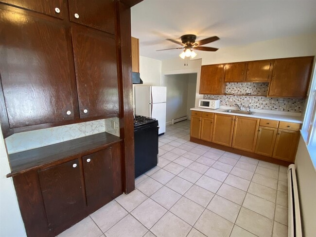 Building Photo - 79 Clarendon Ave Unit 3