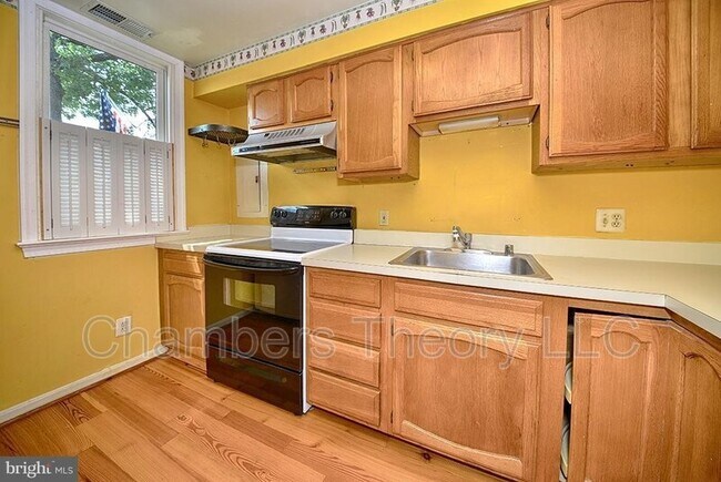 Photo - 223 N West St
