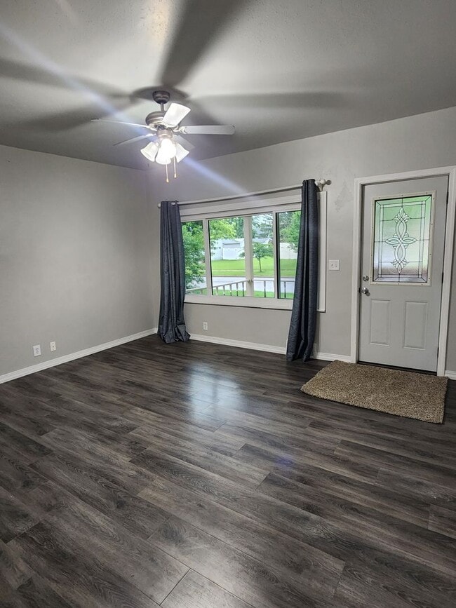 511 1/2 South Locust Street - 511 1/2 South Locust Street Apartment Unit Lower