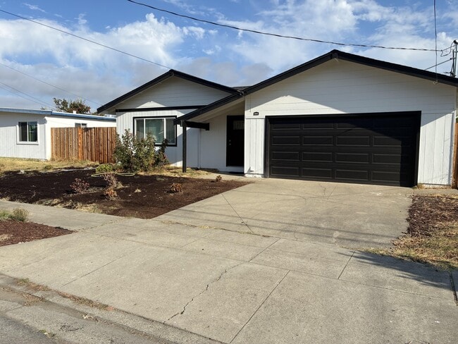 Building Photo - 4069 Glenwood St Rental
