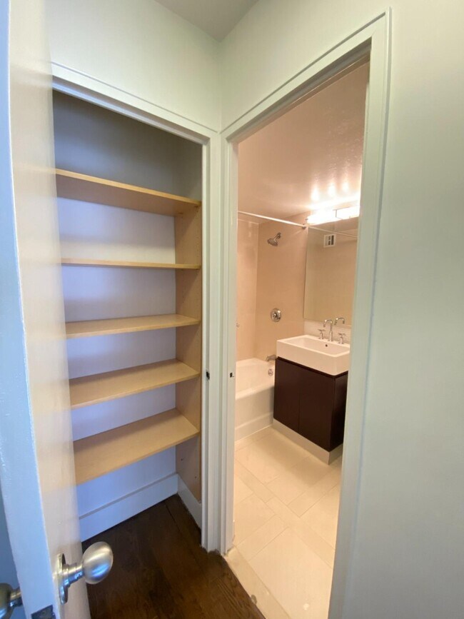 Photo - 220 E 63rd St Unidad 1G