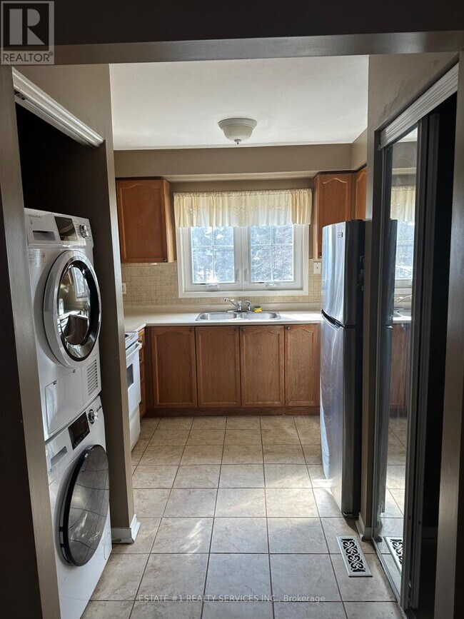 Photo - 6060 Snowy Owl Crescent