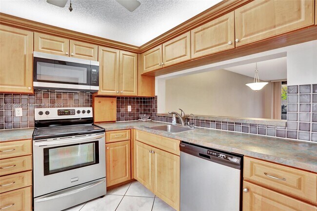 Photo - 4615 Carambola Cir S