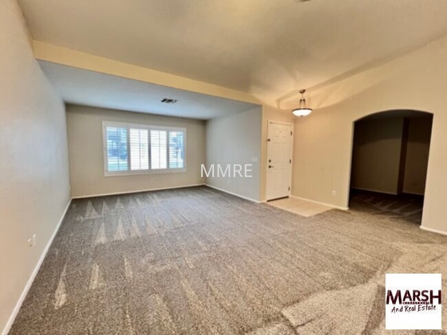 Photo - Nice 3 bedroom + den home in Chandler!