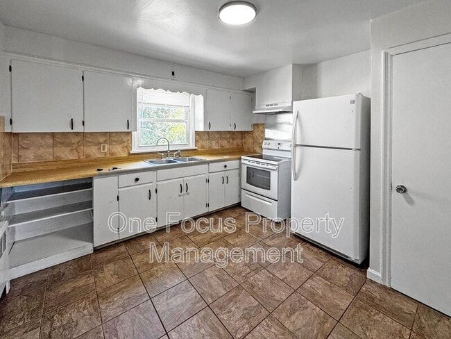 Building Photo - 805 Rhoads Alley Unit #2