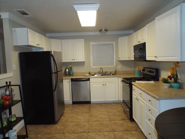 Photo - 303 Hickory St