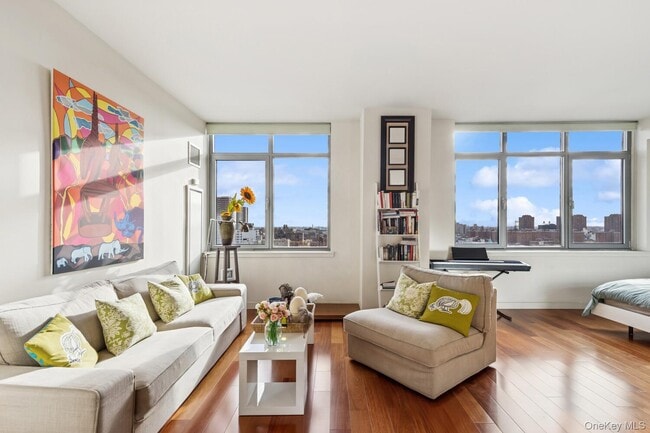 Building Photo - 1485 5th Ave Unit 16F