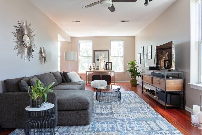 Photo - 1530 N Throop St Unit 3