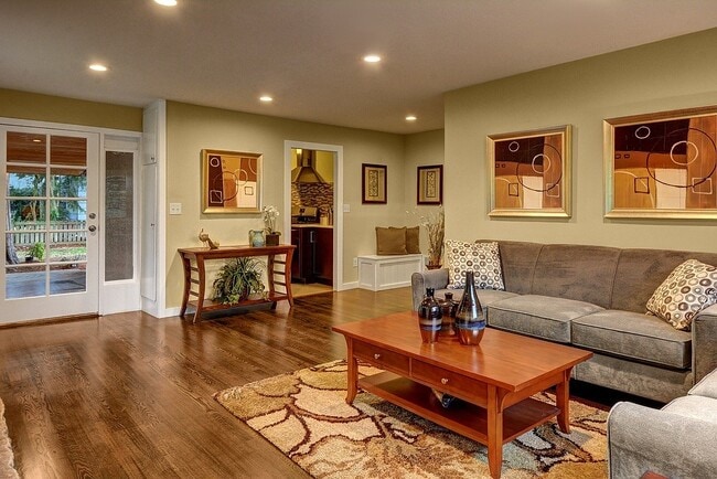 Photo - 9827 8th Ave NE