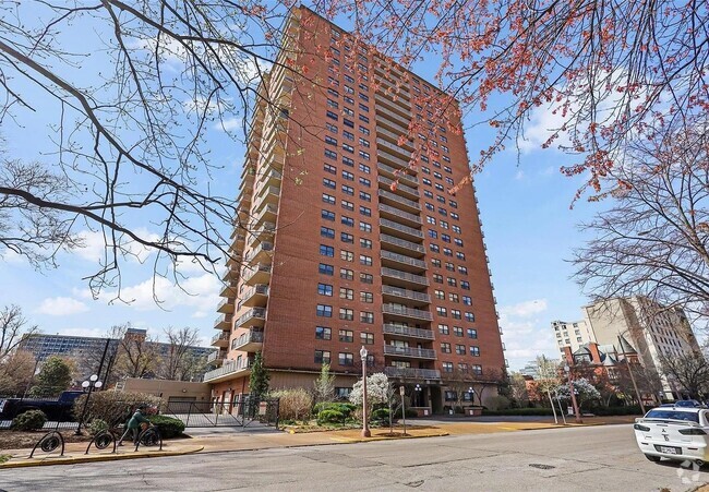Building Photo - 4466 W Pine Blvd Unit 22F Rental