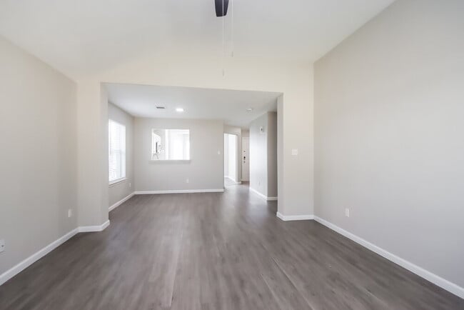 Photo - 1615 Trail Oaks Ct