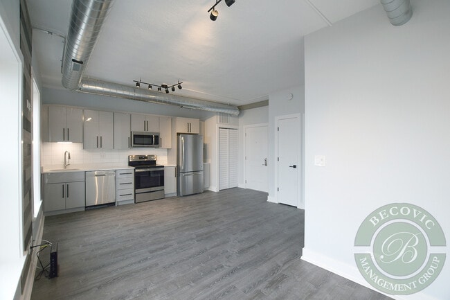 Photo - 7645 N Sheridan Rd